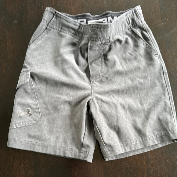 Under Armour Gray Elastic Waist Shorts Lightweight - Picture 1 of 2